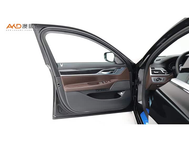 BMW 7 Series — фото 10
