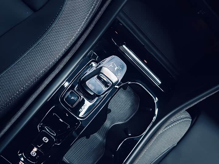Volvo XC40 2023 B 3 — фото 13