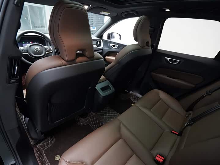 Volvo XC60 2024 B 5 4 WD — фото 10