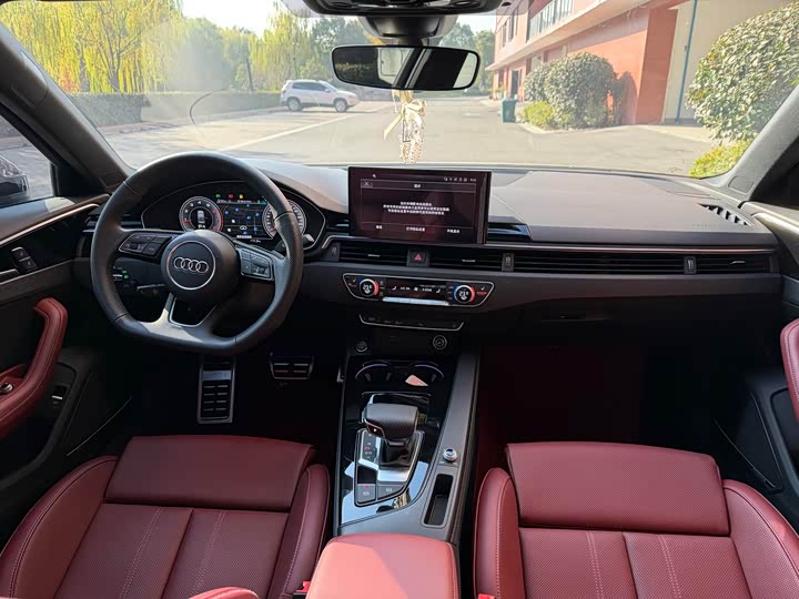 Audi A4L 40 TFSI люкс-динамик — фото 5