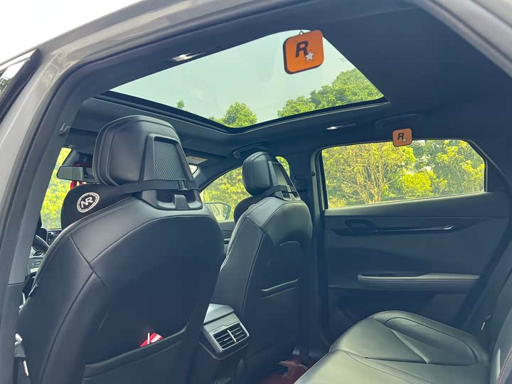 Changan UNI-V 2022 1.5 T Premium — фото 10