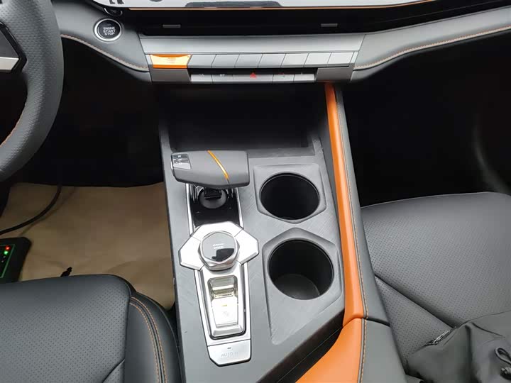 Changan UNI-V 2022 1.5 T Premium — фото 6