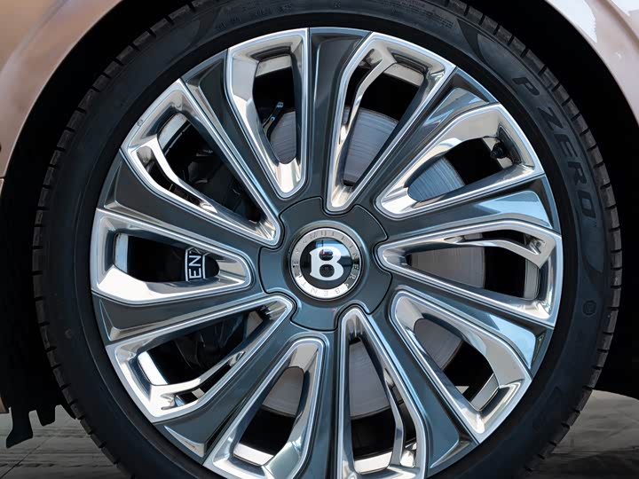 Bentley Flying Spur — фото 4