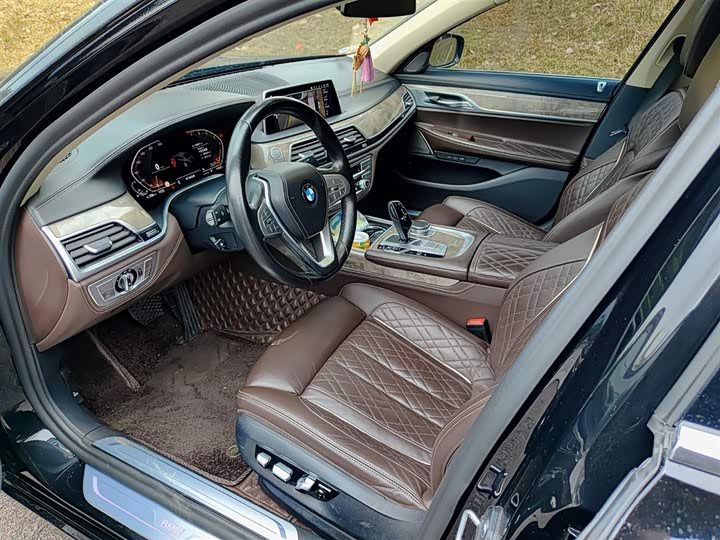 BMW 7-Series 2019 740 Li Leading — фото 7