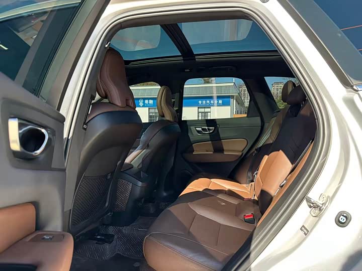 Volvo XC60 2024 B 5 4 WD — фото 5