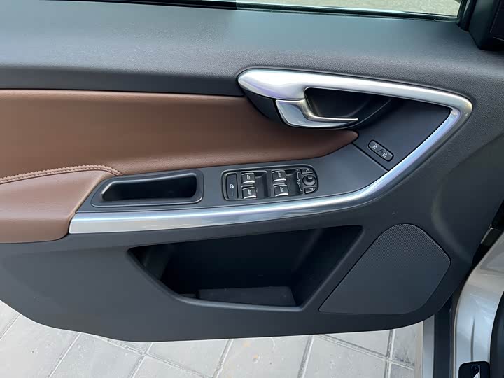 Volvo XC60 2016 T 5 — фото 9