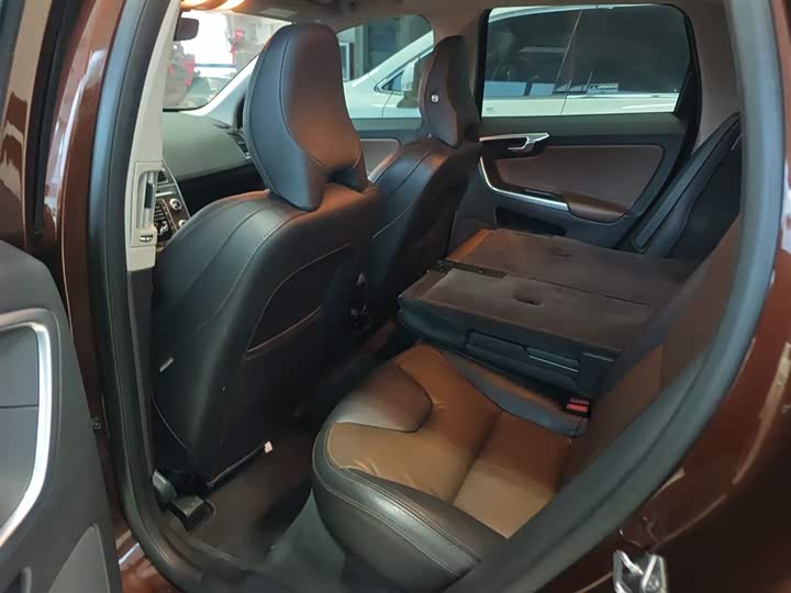 Volvo XC60 2015 T 5 AWD — фото 11