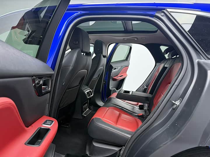 Jaguar F-PACE 2018 2.0 T 4 WDR-Sport — фото 3