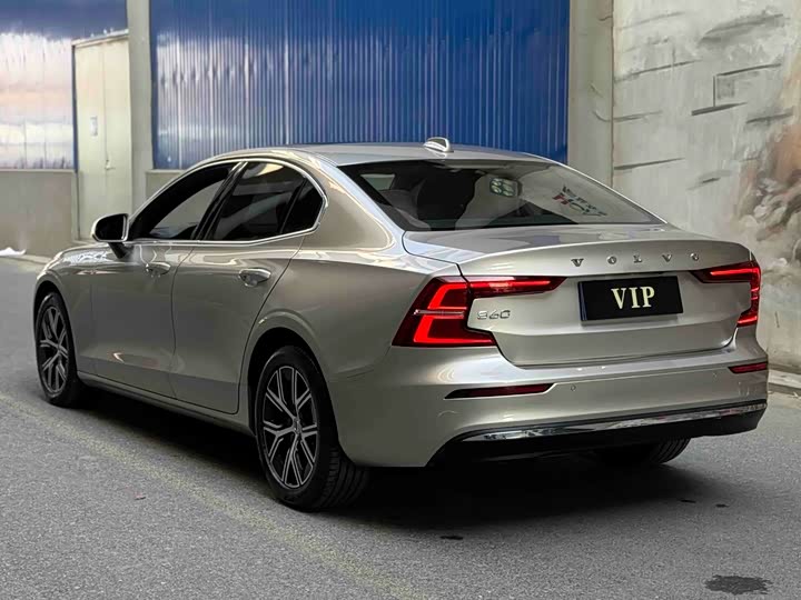 Volvo S60 2023 B 4 — фото 5