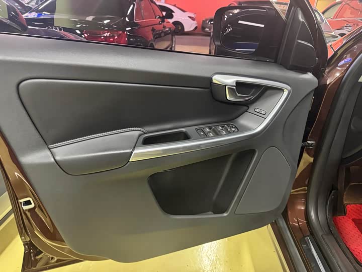 Volvo XC60 2015 T 5 — фото 15