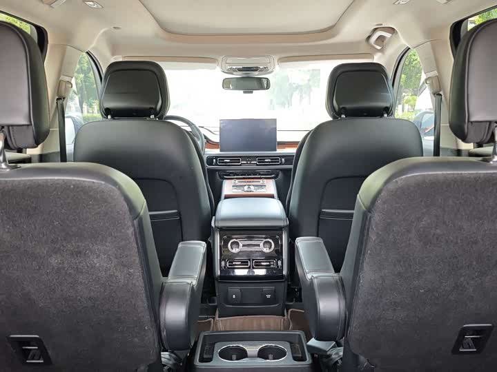 Lincoln Aviator — фото 14