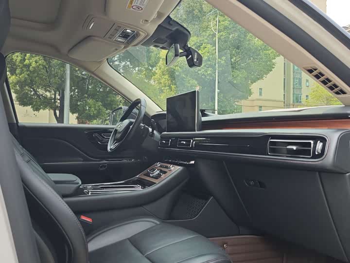 Lincoln Aviator — фото 16