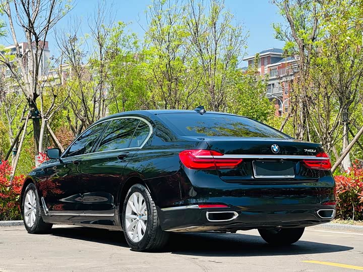 BMW 7 Series 730Li продвинутая — фото 13
