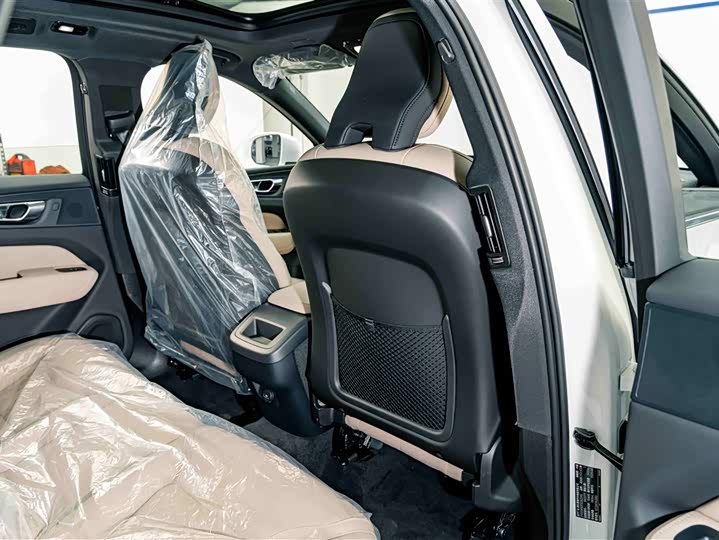 Volvo XC60 2026 B 5 4 WD — фото 19