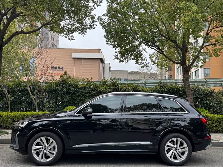 Audi Q7 2023 45 TFSI quattro S line Sport — фото 3