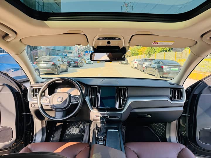 Volvo XC60 2019 T 5 4 WD VI — фото 6