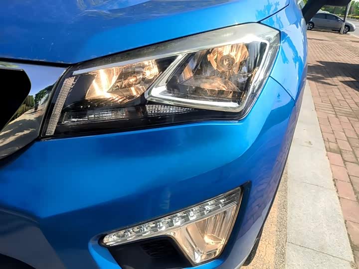 Changan CS15 2016 1.5 L MT — фото 24