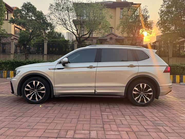 Volkswagen Tiguan L — фото 4