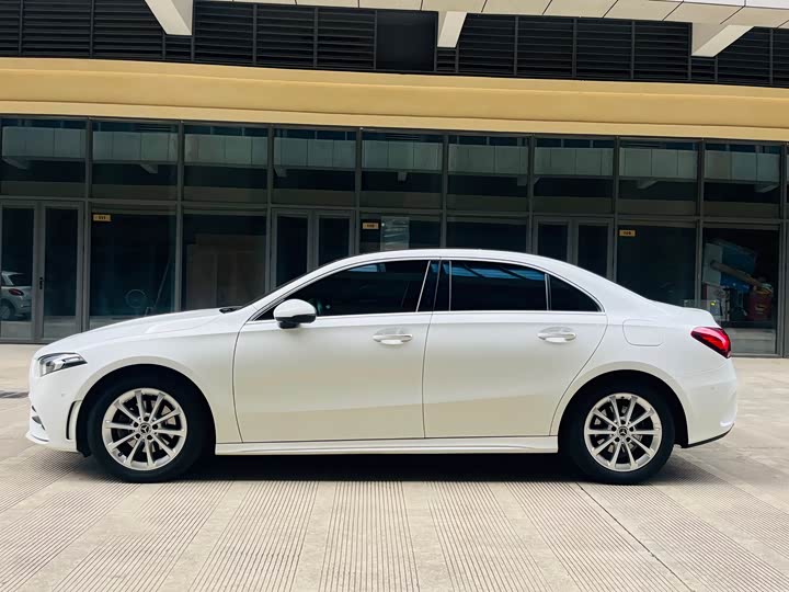Mercedes-Benz A-Class 2021 A 200 L — фото 4