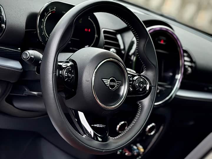 MINI Clubman — фото 5