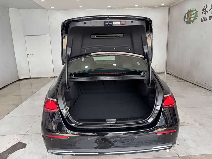 Mercedes-Benz E-Class 2024 E 350 e L — фото 28