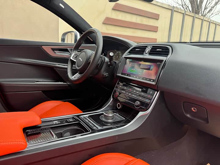 Jaguar XEL 2018 2.0 T 200 PS — фото 21
