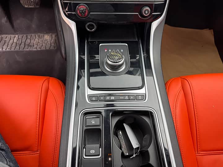 Jaguar XEL 2018 2.0 T 200 PS — фото 18