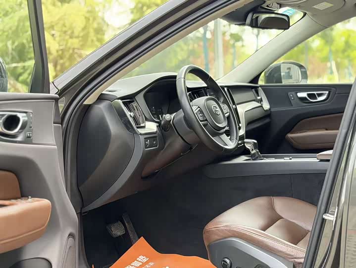 Volvo XC60 2020 T 5 4 WD — фото 8
