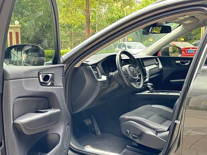 Volvo XC60 2020 T 4 — фото 3