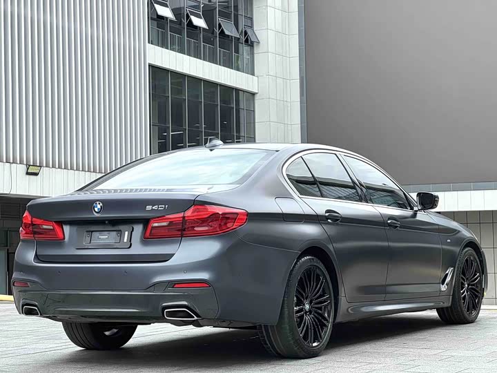 BMW 5 Series 540i M спортпакет — фото 7