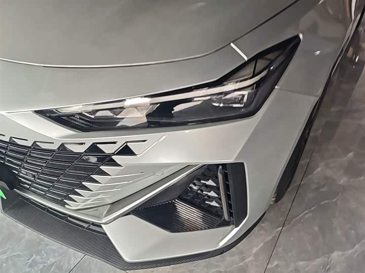 Changan UNI-V 2022 1.5 T Premium — фото 24