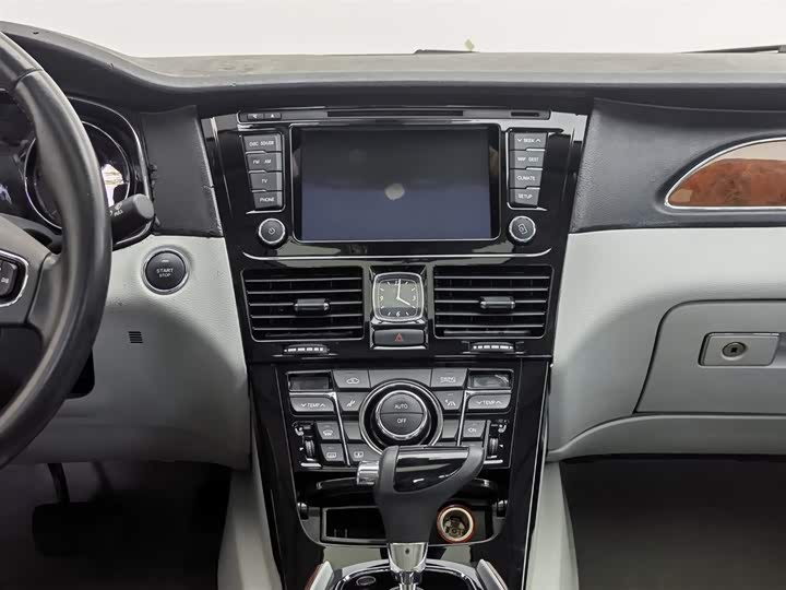 Hongqi H7 2015 3.0 L Premium — фото 12