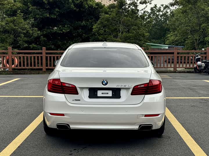 BMW 5 Series 520Li — фото 8
