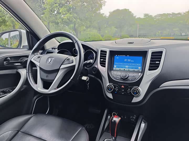Changan CS35 2016 1.6 L ATLuxury V — фото 19