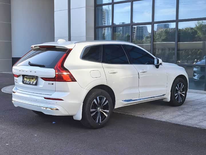 Volvo XC60 2023 B 5 4 WD — фото 6