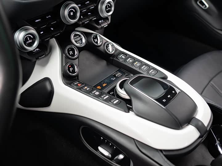 Aston Martin V8 Vantage 2022 4.0 T V 8 Coupe — фото 8