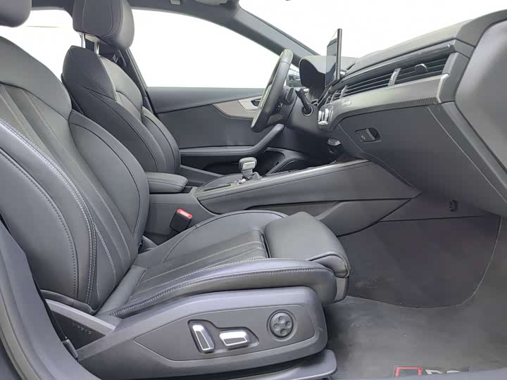 Audi A4L 2024 40 TFSI quattro RS — фото 9