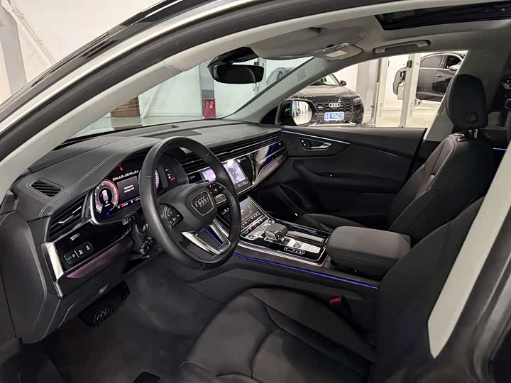 Audi Q8 2023 55 TFSI — фото 11