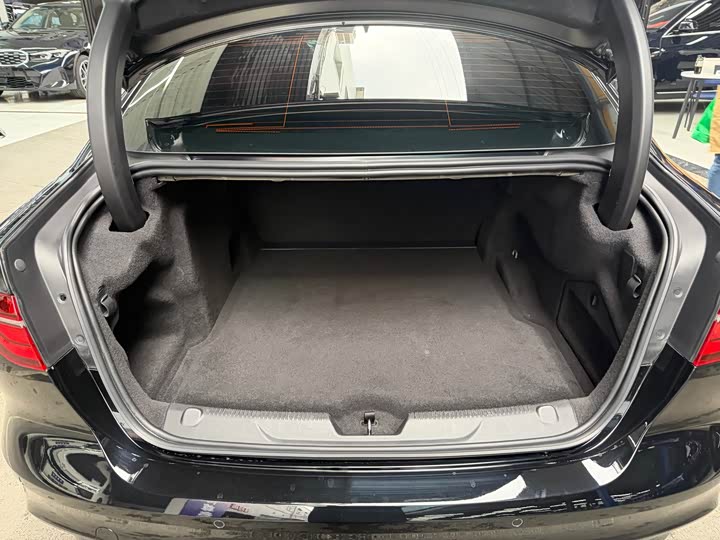Jaguar XEL 2024 2.0 T 250 PS R-DYNAMIC S — фото 18