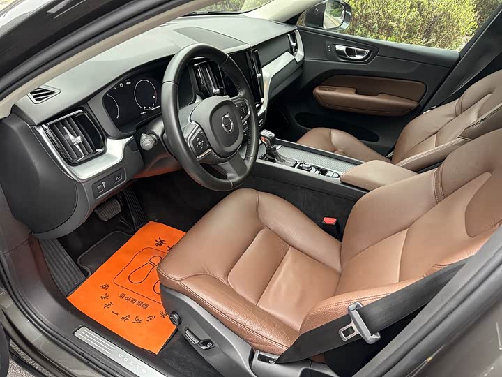 Volvo XC60 2019 T 5 4 WD VI — фото 6