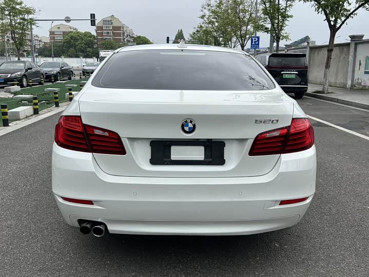 BMW 5 Series 520Li — фото 17