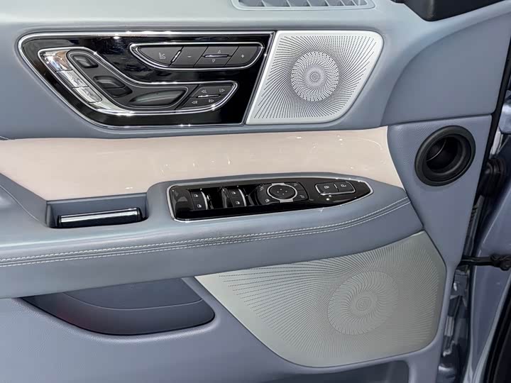 Lincoln Navigator — фото 14