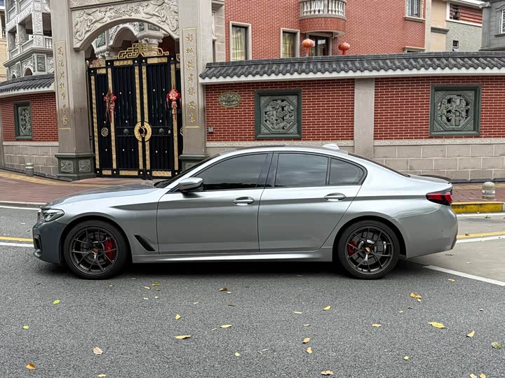 BMW 5 Series 540i M спортпакет — фото 7