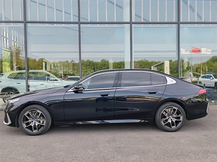 BMW 5-Series 2024 530 Li Leading — фото 3