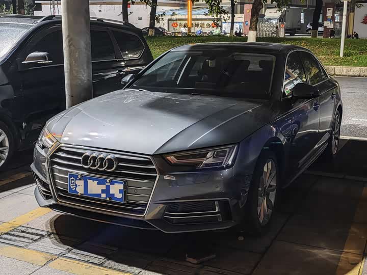 Audi A4L 2018 30 40 TFSI — фото 1
