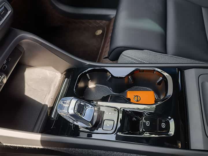 Volvo XC40 2024 B 3 — фото 11