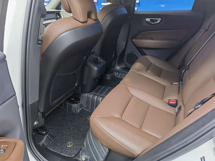 Volvo XC60 2025 B 5 4 WD — фото 10
