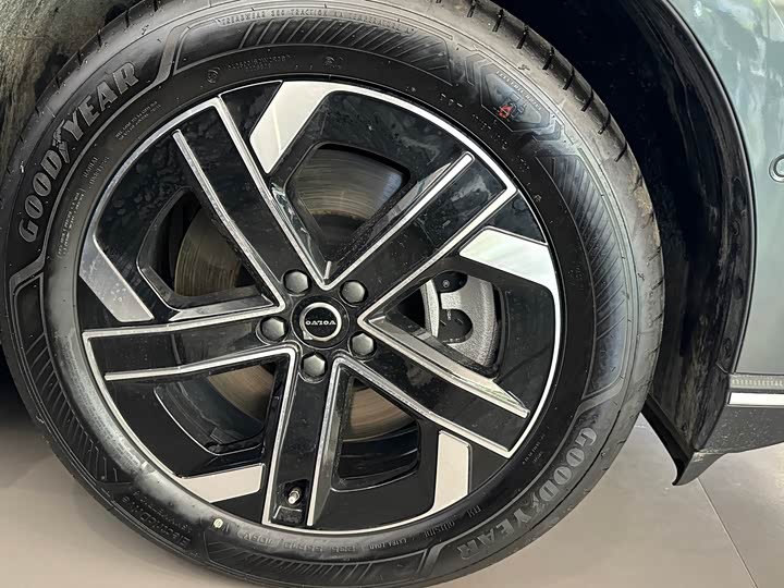 Volvo XC70 Hybrid 2026 4 WD Core — фото 16