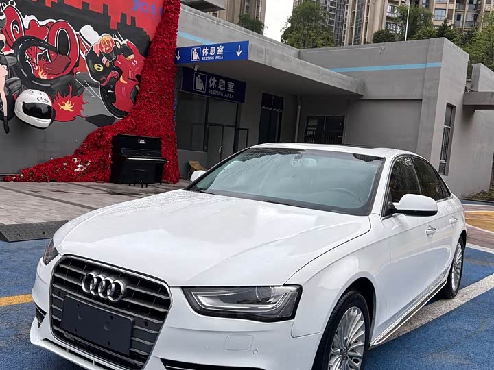 Audi A4L 35 TFSI S line комфорт — фото 2