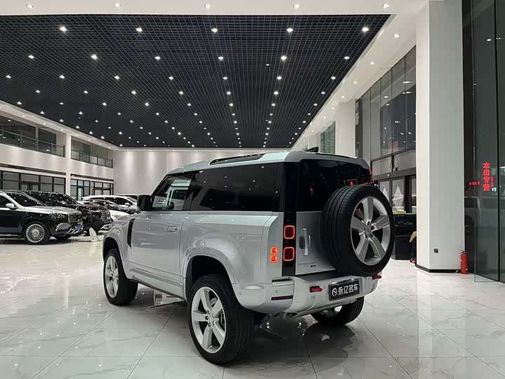 Land Rover Defender — фото 12